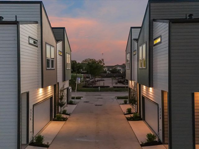 227 Noras Lane B, Houston, TX 77022