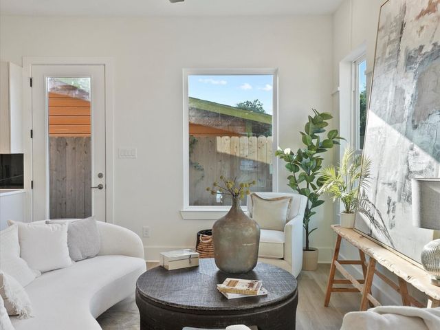 227 Noras Lane B, Houston, TX 77022