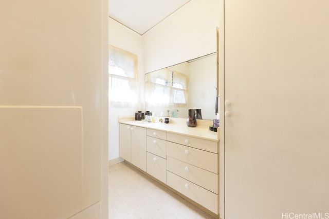 1709 Perry Street, Honolulu, HI 96819