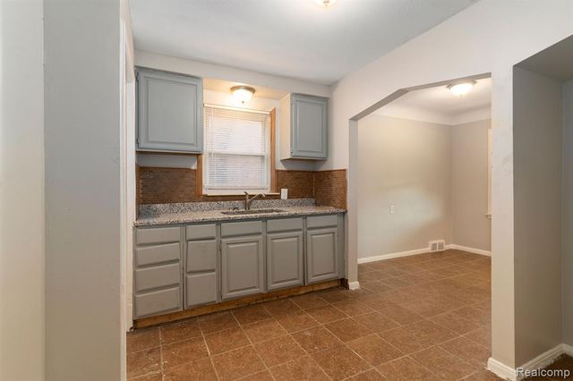 15486 Fairmount Drive, Detroit, MI 48205