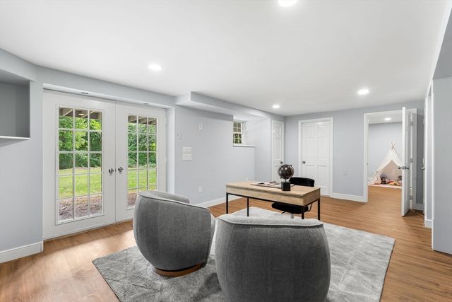 58 Carlisle Rd, Westford, MA 01886