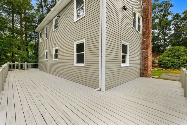 58 Carlisle Rd, Westford, MA 01886