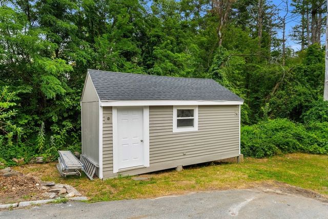 58 Carlisle Rd, Westford, MA 01886