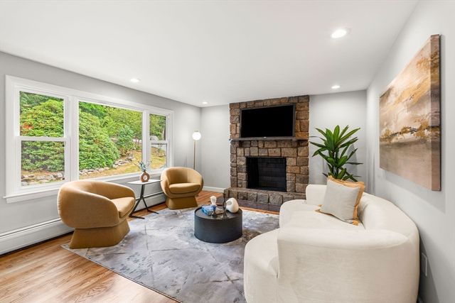58 Carlisle Rd, Westford, MA 01886