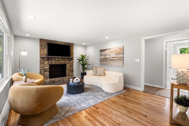58 Carlisle Rd, Westford, MA 01886
