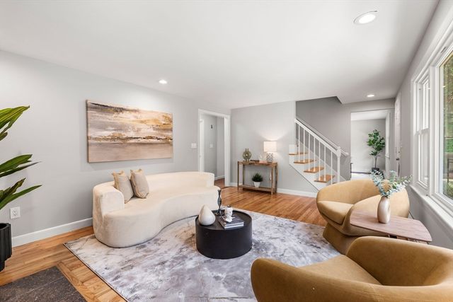 58 Carlisle Rd, Westford, MA 01886