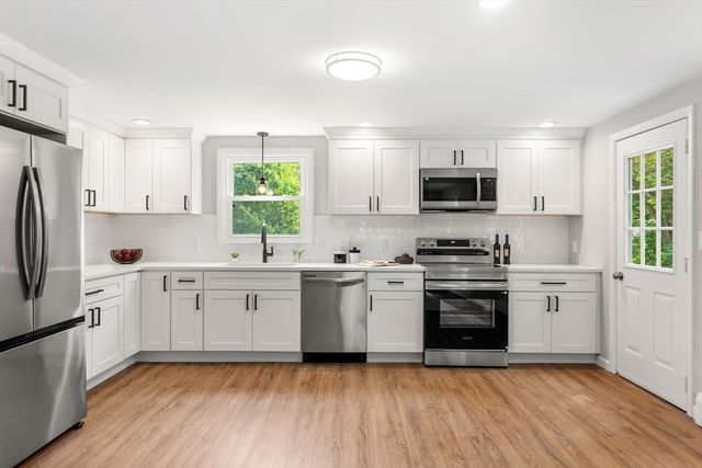 58 Carlisle Rd, Westford, MA 01886