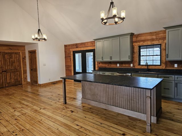371 Plaza Drive, Madisonville, TN 37354