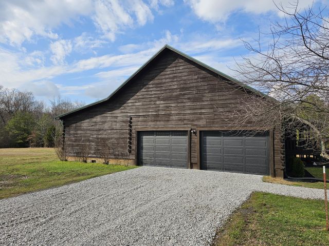 371 Plaza Drive, Madisonville, TN 37354