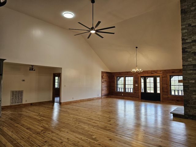 371 Plaza Drive, Madisonville, TN 37354
