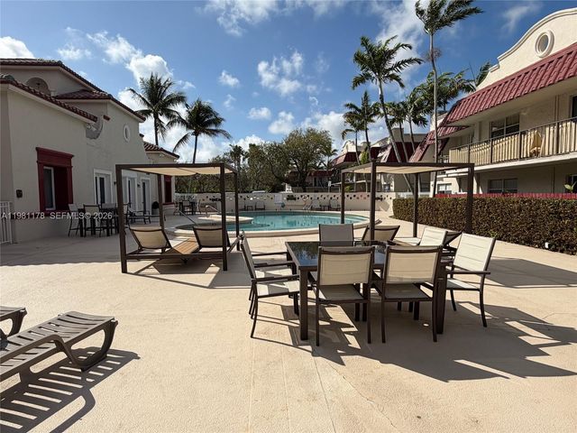 6709 N Kendall Dr 209, Pinecrest, FL 33156