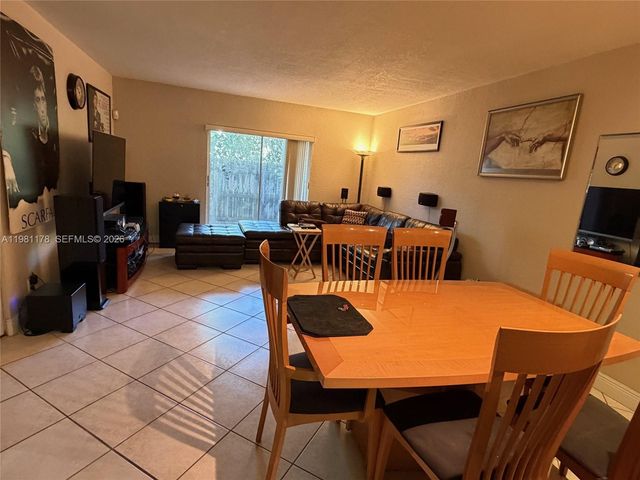 6709 N Kendall Dr 209, Pinecrest, FL 33156