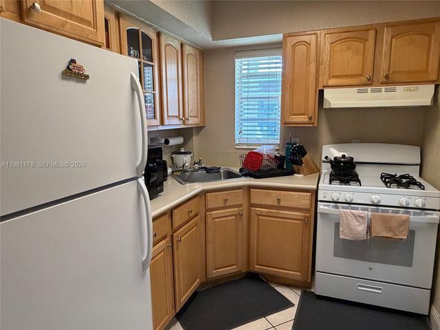 6709 N Kendall Dr 209, Pinecrest, FL 33156