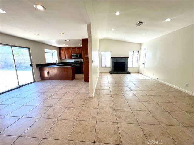 15670 Malaga, Fontana, CA 92336