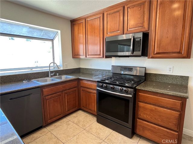15670 Malaga, Fontana, CA 92336
