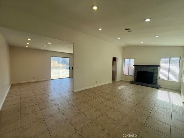 15670 Malaga, Fontana, CA 92336