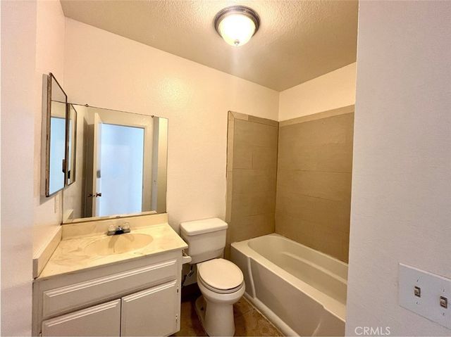 15670 Malaga, Fontana, CA 92336