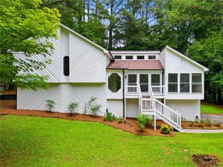 585 Rivercrest Drive, Woodstock, GA 30188
