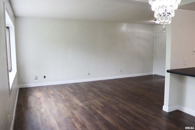 6606 N Allen Rd Unit 90, Peoria, IL 61614