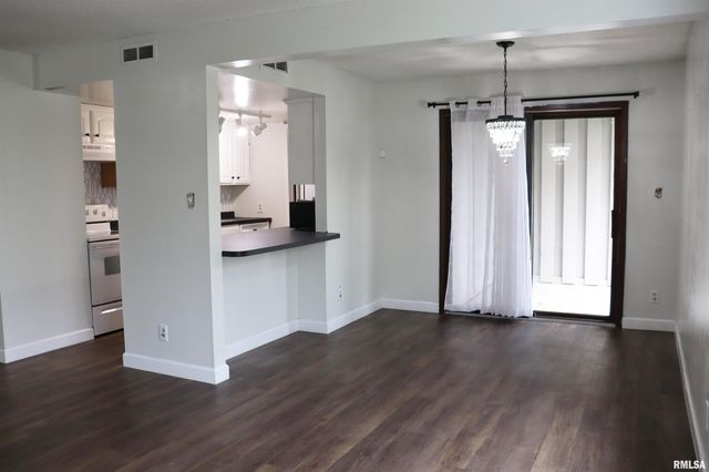 6606 N Allen Rd Unit 90, Peoria, IL 61614