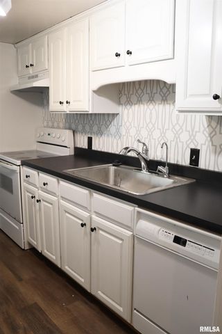 6606 N Allen Rd Unit 90, Peoria, IL 61614