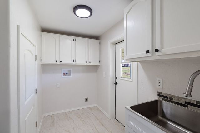 235 S Lillian Dr, Kerrville, TX 78028