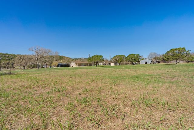235 S Lillian Dr, Kerrville, TX 78028