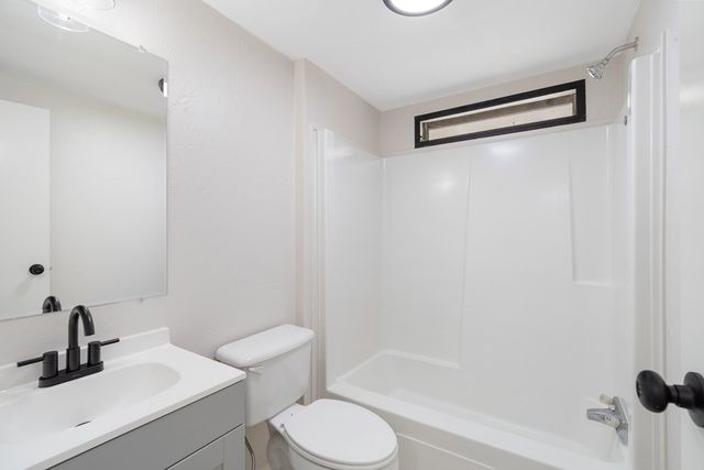 235 S Lillian Dr, Kerrville, TX 78028