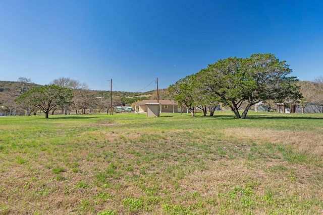 235 S Lillian Dr, Kerrville, TX 78028