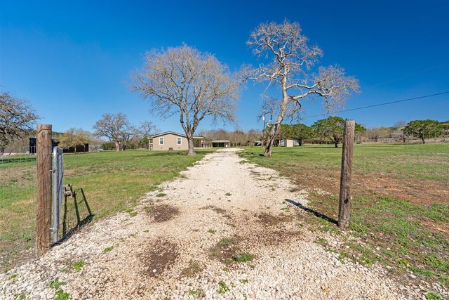 235 S Lillian Dr, Kerrville, TX 78028