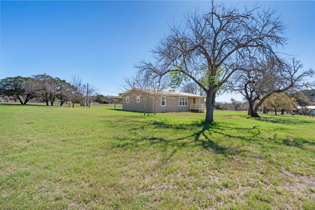 235 S Lillian Dr, Kerrville, TX 78028