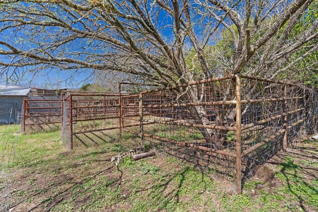 235 S Lillian Dr, Kerrville, TX 78028