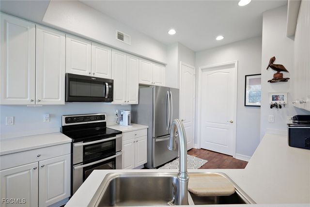 6100 Jonathans Bay CIR 302, Fort Myers, FL 33908