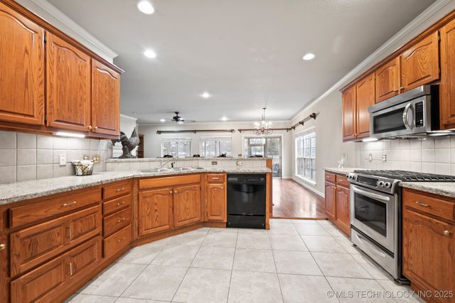 7909 E Freeport Place, Broken Arrow, OK 74014