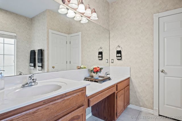 7909 E Freeport Place, Broken Arrow, OK 74014