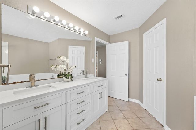 1926 Victoria Garden Drive, Richmond, TX 77406