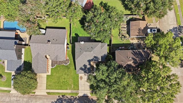 1926 Victoria Garden Drive, Richmond, TX 77406