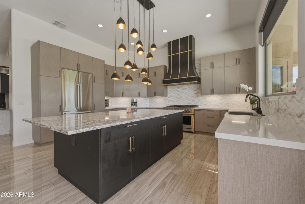 Image 12 of property listing at 11789 E Parkview Lane, Scottsdale, AZ 85255