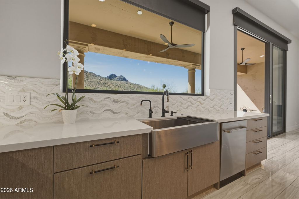 Image 17 of property listing at 11789 E Parkview Lane, Scottsdale, AZ 85255