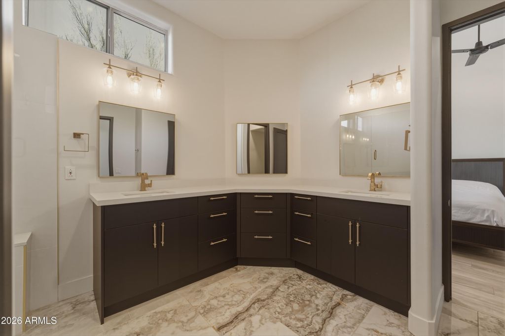 Image 31 of property listing at 11789 E Parkview Lane, Scottsdale, AZ 85255