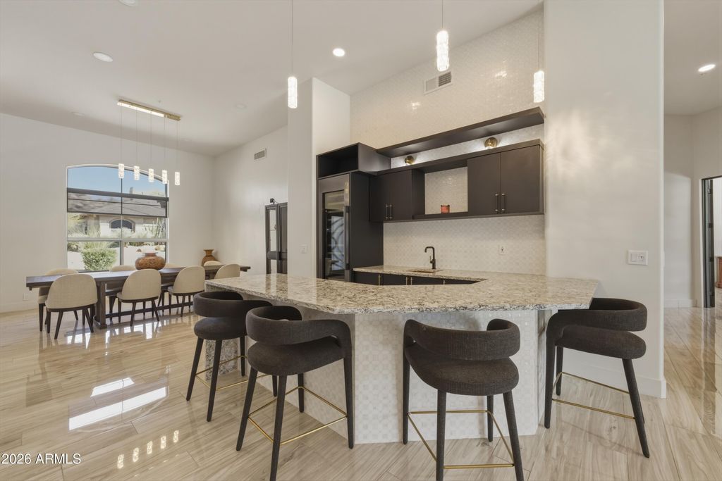 Image 4 of property listing at 11789 E Parkview Lane, Scottsdale, AZ 85255