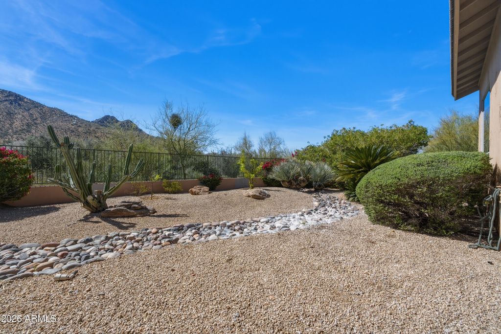Image 46 of property listing at 11789 E Parkview Lane, Scottsdale, AZ 85255