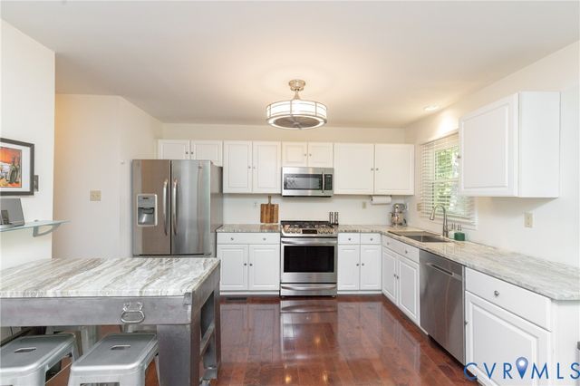 14305 Woods Walk Ln, Midlothian, VA 23112