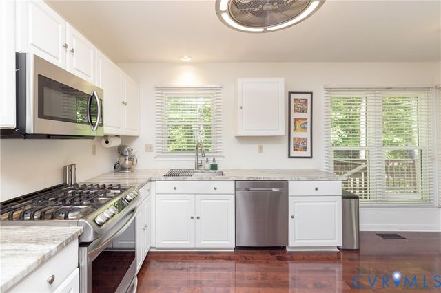 14305 Woods Walk Ln, Midlothian, VA 23112