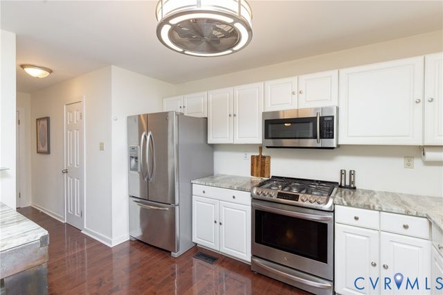 14305 Woods Walk Ln, Midlothian, VA 23112