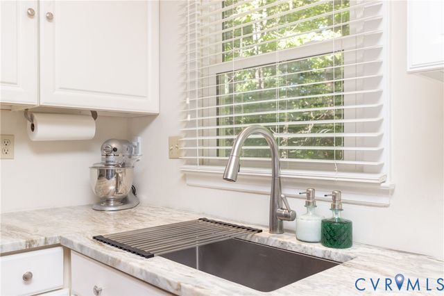 14305 Woods Walk Ln, Midlothian, VA 23112