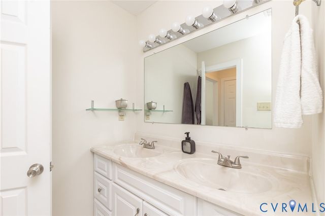 14305 Woods Walk Ln, Midlothian, VA 23112