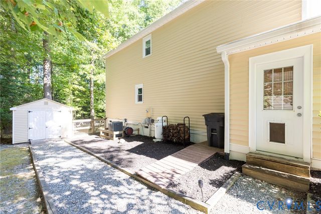 14305 Woods Walk Ln, Midlothian, VA 23112