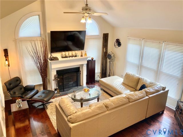 14305 Woods Walk Ln, Midlothian, VA 23112