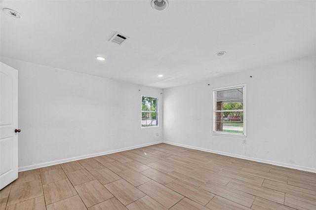 1504 Lawrence Avenue, Pasadena, TX 77506